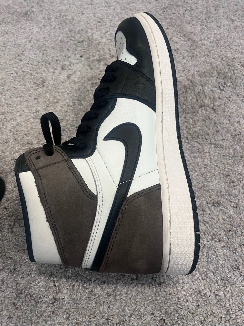 Air Jordan 1 Retro High OG Dark Mocha - Picture 10 of 16